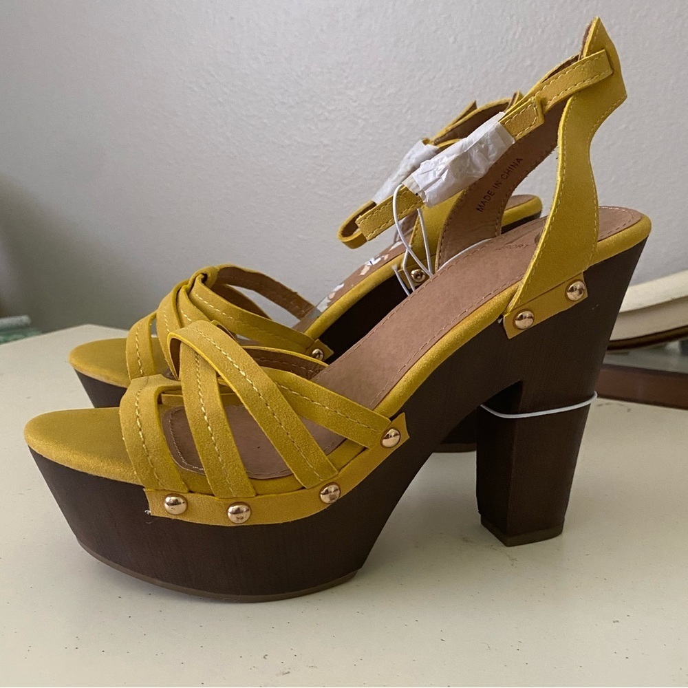Women’s Yellow Platform Sandals - Picture 1 of 4